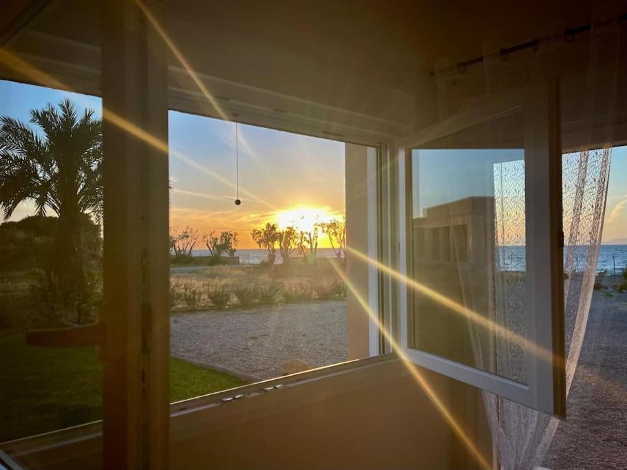 Lambou Beach Sunset Soroni Екстериор снимка