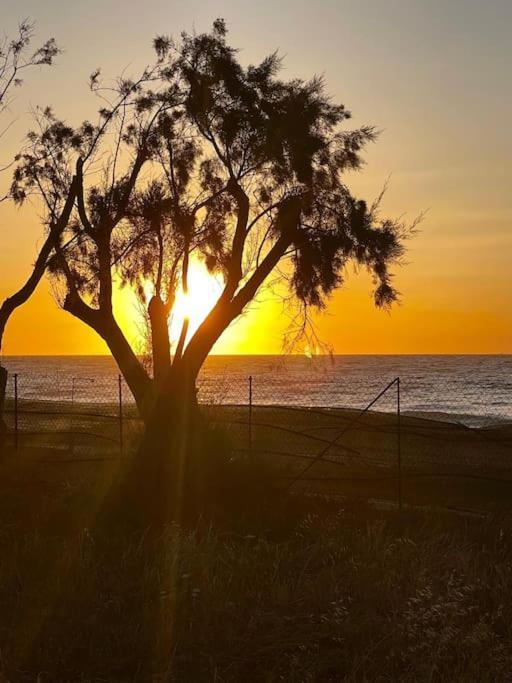 Lambou Beach Sunset Soroni Екстериор снимка