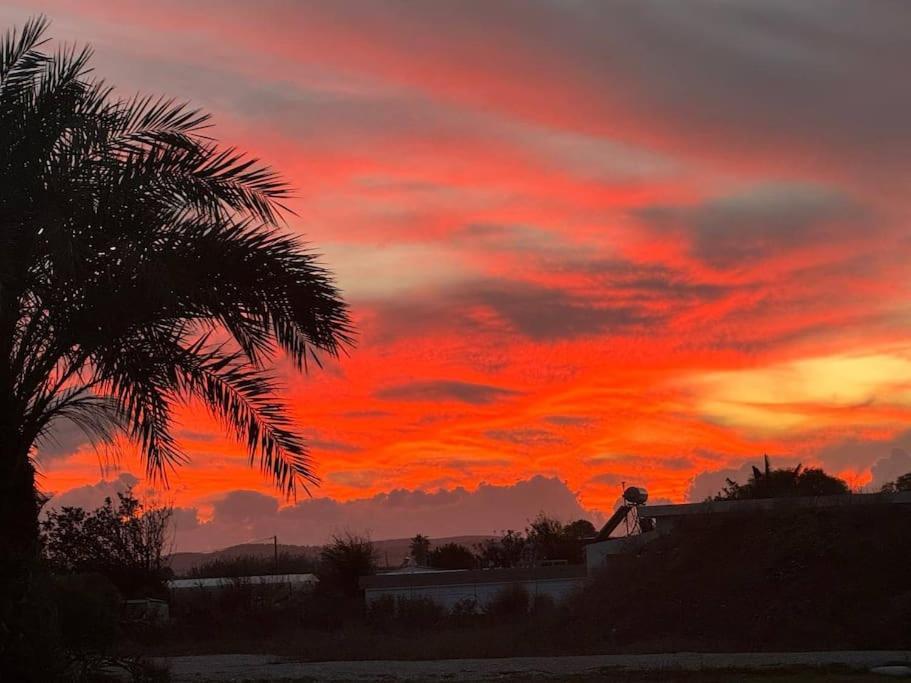Lambou Beach Sunset Soroni Екстериор снимка