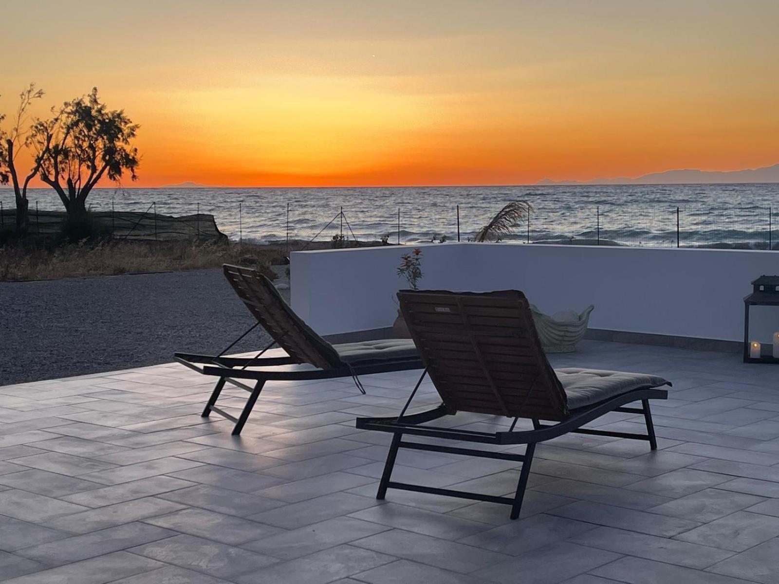 Lambou Beach Sunset Soroni Екстериор снимка