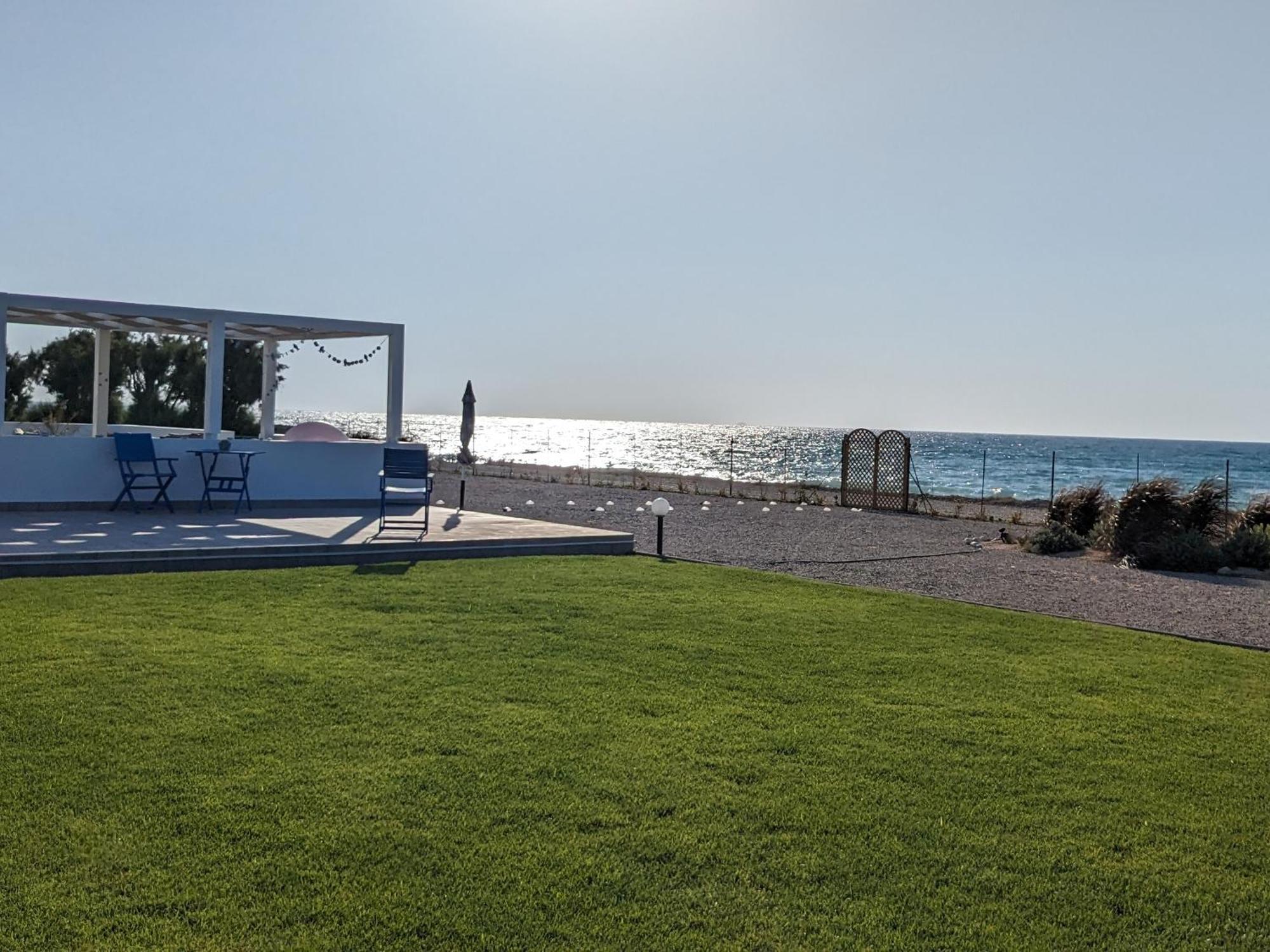 Lambou Beach Sunset Soroni Екстериор снимка