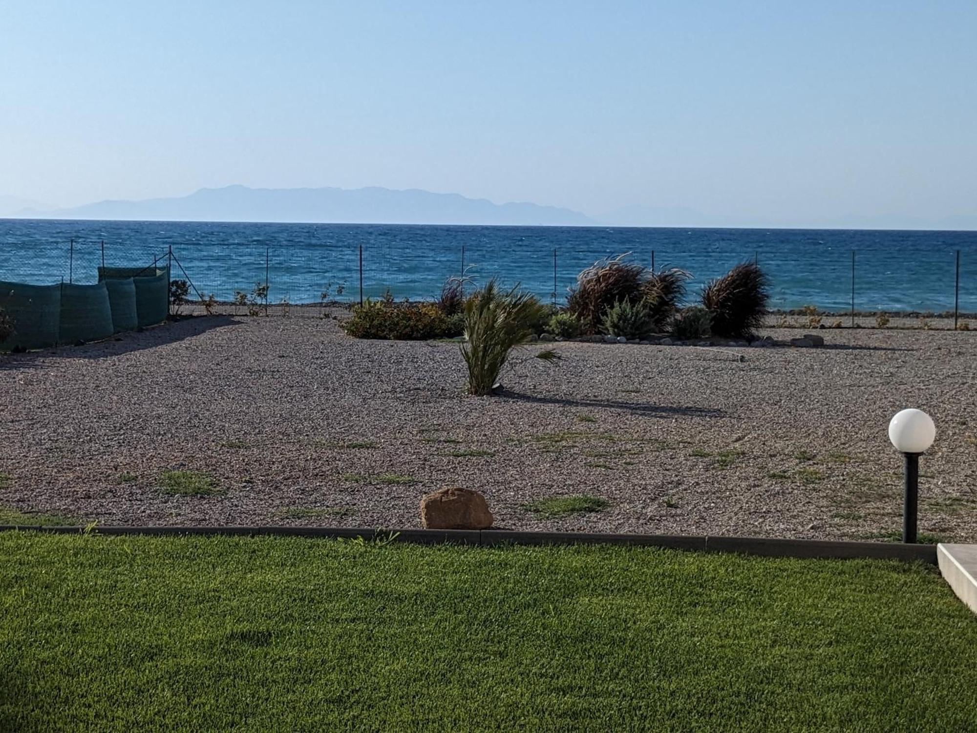 Lambou Beach Sunset Soroni Екстериор снимка